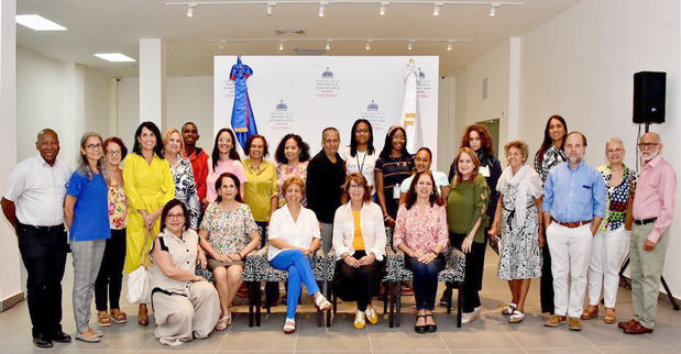 Cultura rinde tributo a poetas dominicanos en el Día Mundial de la Poesía.