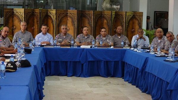 Momento de la reunión de altas autoridades