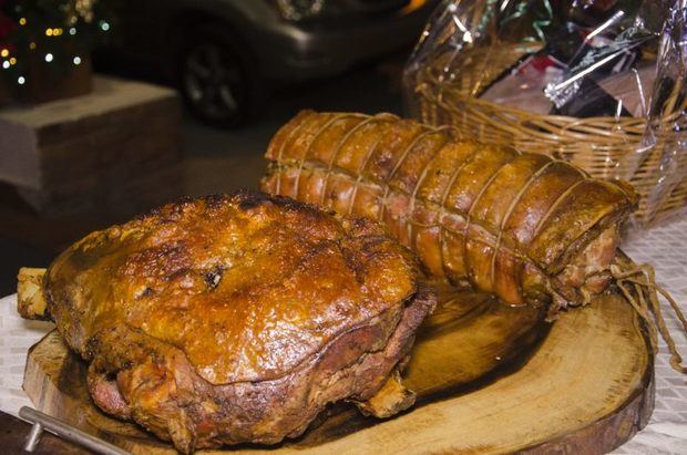 Porchetta y pierna en caja china.