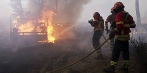 Portugal intenta sofocar un fuego que ha quemado el futuro de muchos pueblos