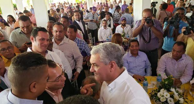  Los precandidatos presidenciales de los diferentes partidos activaron este fin de semana sus actividades proselitistas.