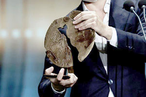 Estatuilla de los Premios Forqué.