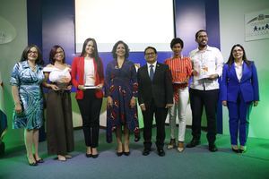 Cuatro periodistas ganan Premio por trabajos acerca de la niñez
 