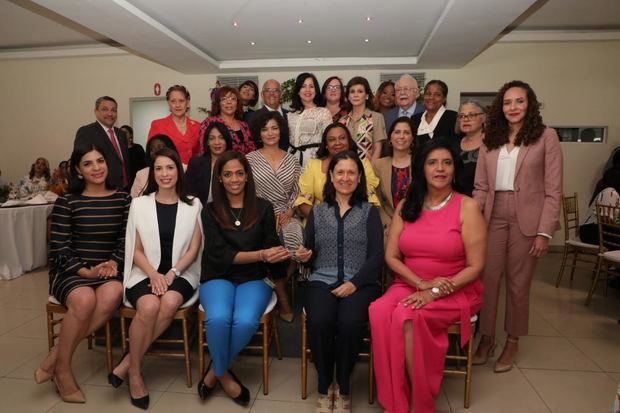 Premiación a las mujeres por sus aportes al sector eléctrico.