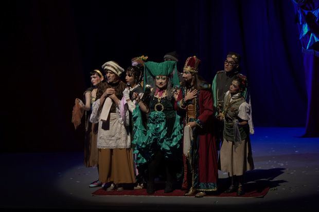 Presentación de la obra teatral Blanca Nieves, el embrujo de la manzana.