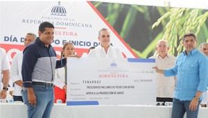 Presidente Abinader anuncia apoyo de RD 400 millones para pignoración de arroz