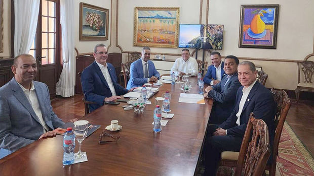 Presidente Abinader encabeza reunión sobre Juegos Centroamericanos
 