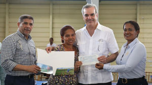 Presidente Abinader encabeza segunda entrega de cheques a 1,762 productores afectados por huracán Fiona