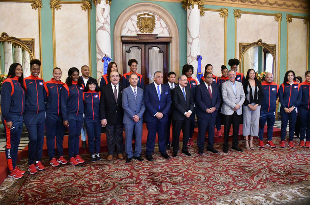 Presidente Medina entrega la Bandera a la Delegación Lima 2019.