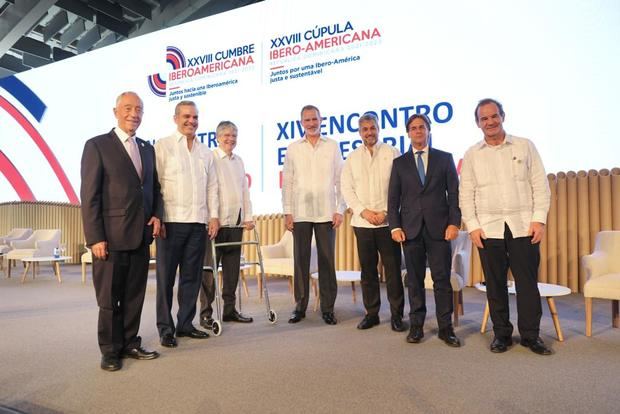 Presidentes participantes en el Foro Empresarial.