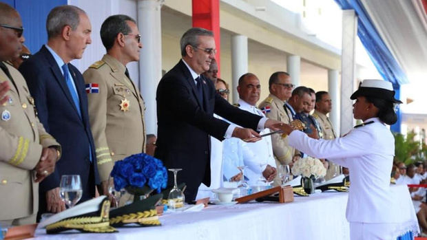 Presidente Abinader encabeza septuagésima primera graduación de Damas y Caballeros Guardiamarinas de promoción 2019-2022