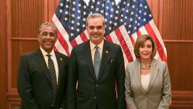 Adriano Espaillat, presidente Luis Abinader y Nancy Pelosi.