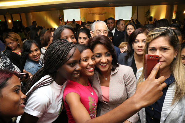 Primera Dama exhorta a las dominicanas continuar luchando por la igualdad social