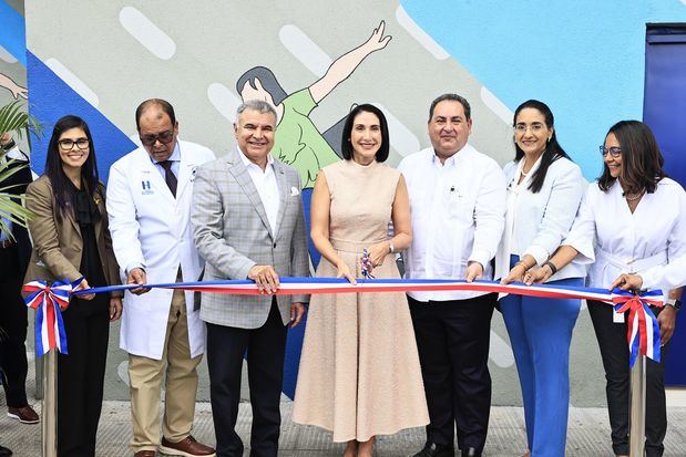 Primera dama y SNS dejan en funcionamiento Unidad Integral para Adolescentes No.37, en el Hospital Marcelino Vélez Santana.
