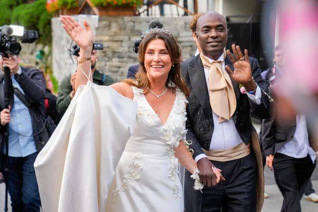 La princesa Marta Luisa de Noruega y Durek Verrett celebran su boda en el emblemático fiordo de Geiranger, en un evento que trasciende fronteras.