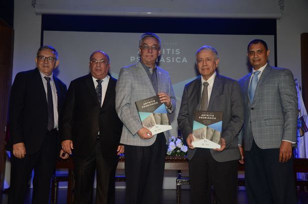 Médicos reumatólogos ponen libro en circulación