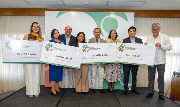 Laura Fuertes, Carmen Abreu, Paulo Herrera, Ingrid De León, Ignacio de los Ríos, Sonia Peralta, Ubaldo Dedios y Adolfo Carzola.