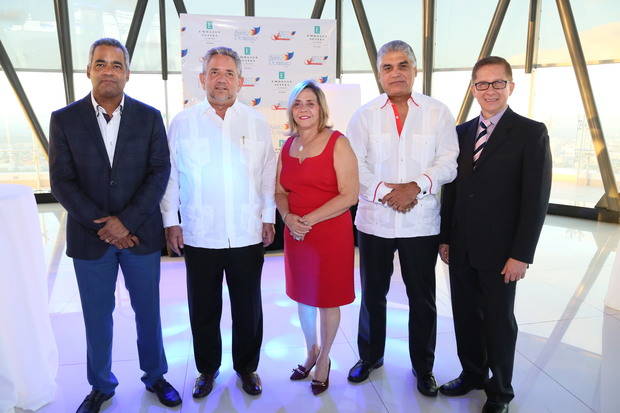 Leonardo Ramírez, Roberto Henríquez, Fanny Sánchez, Fausto Fernández y Joel Santos.