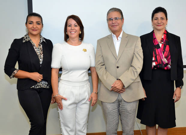 Rosa Lidia Lora, Angelina Cocco, Luís José Chávez y Luisa Feliz.