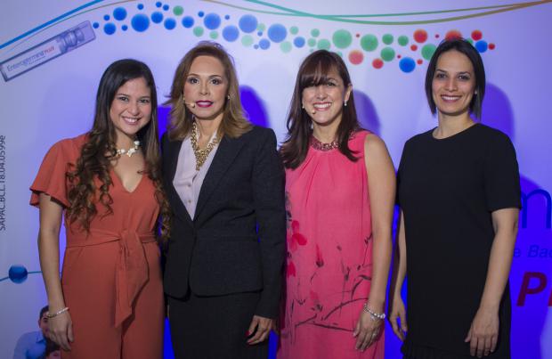 Yiselle Castillo, Rosa Acevedo, Carolina Ortíz y Yamile Sandoval.