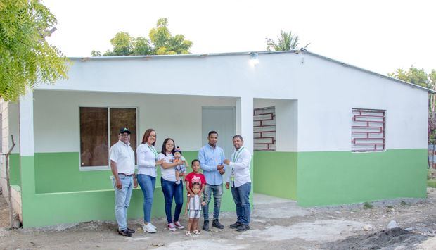 CAC entrega viviendas a colaboradores.