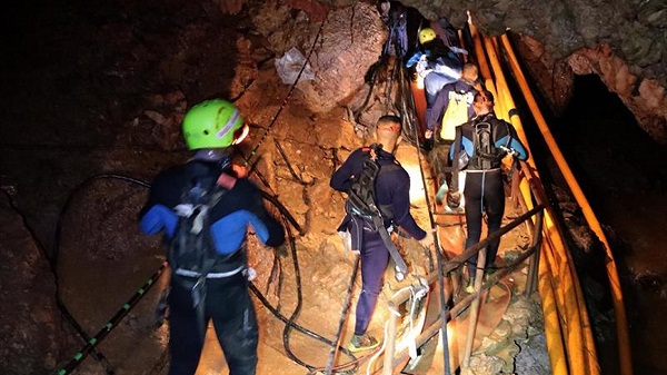 Proceso de rescate en la cueva en Tailandia