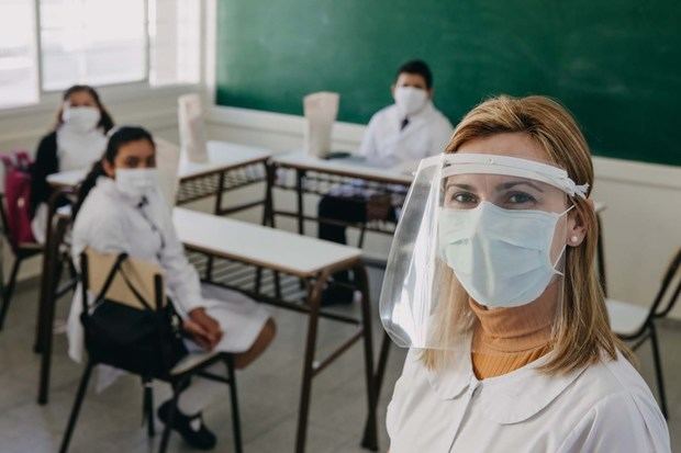 Los profesores no volverán a las aulas hasta que todos hayan sido vacunados.