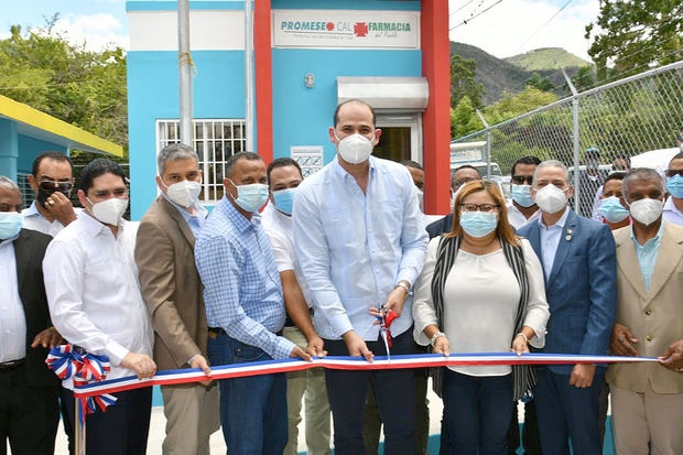 Promesecal inaugura en Azua cuatro Farmacias del Pueblo.