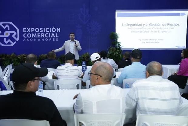 Conferencia impartida por Alex Rivadeneira, Director de Seguridad Industrial del Grupo Propagas.
