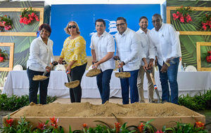 Turismo inicia mejoramiento de las infraestructuras en Playa Palenque, San Cristóbal