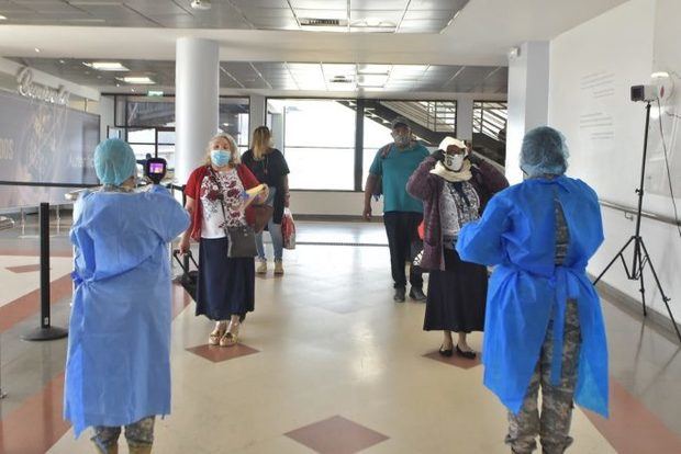 Autoridades mantienen constante monitoreo en aeropuertos dominicanos.