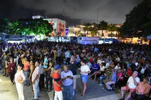 Personas congregadas en Plaza España de la Ciudad  Colonial. (Foto:Cortesía).
