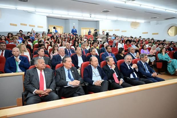 Publico asistente conferencia de Leonel Fernández en Madrid.