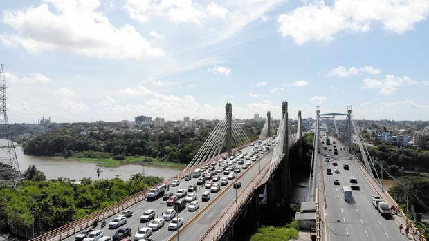 Cuatro muertos y diez heridos en un accidente múltiple en la autopista Duarte.