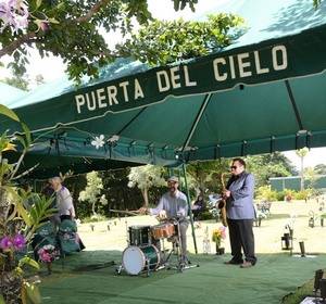 Sepultan en Puerta del Cielo restos de músico Wellington Valenzuela 