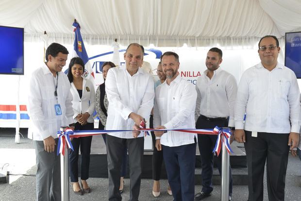 Inauguración del Primer Centro Móvil Vuce en Caucedo.
