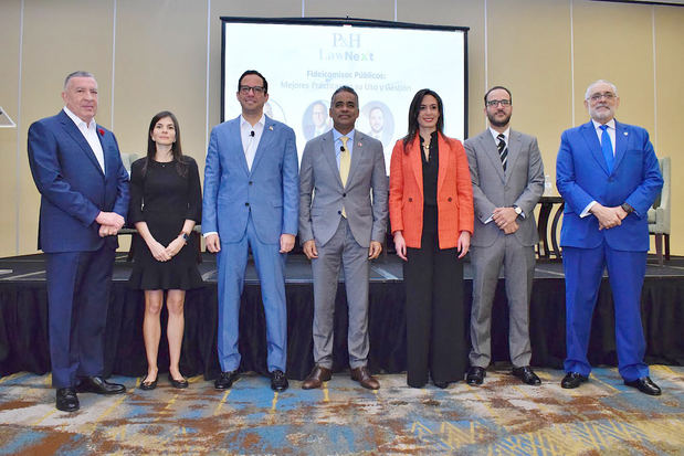 Ricardo Pellerano, Mariangela Pellerano, Sigmund Freund, Joel Santos, Carolina León, Christian Molina y Vitelio Mejía Ortiz.