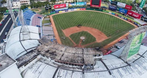 Adocco denuncia al ministro de Deportes por reforma del estadio Quisqueya.