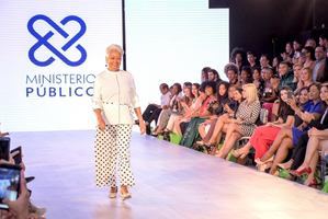 Adultos mayores participan en el desfile por la inclusión RD Fashion Week 2019