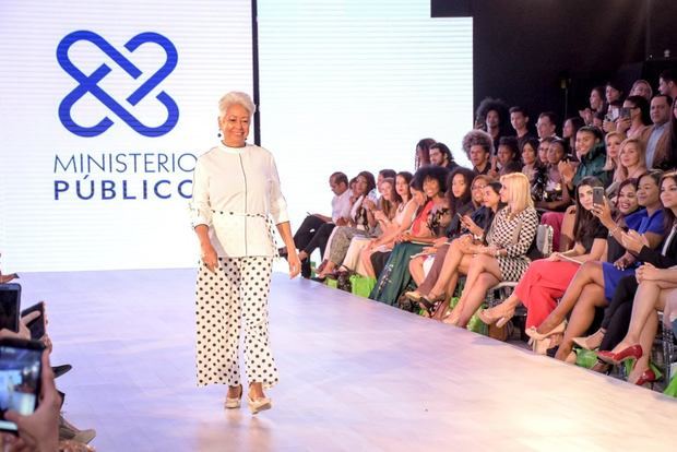 Adultos Mayores desfilan en la Pasarela de RD Fashion Week 2019.