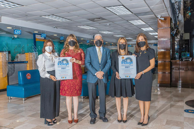 Soraya Sánchez, Antonia Antón de Hernández, José Hernández Caamaño, Ivelisse Villavicencio y María Povedano.
