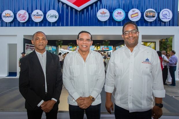 Isidro Alejos Núñez, Jhovanny Rodríguez y Benny Metz.