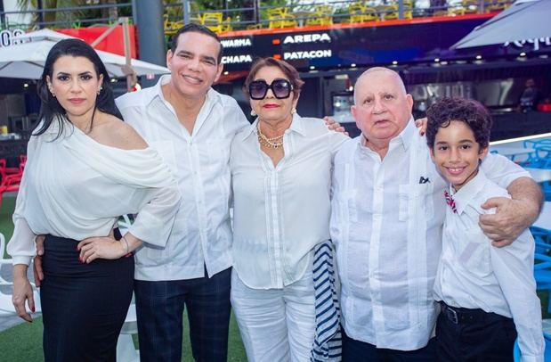 Katherine Filpo, Jhovanny Rodríguez, Ana Rosa Cordero de Fadul, Ernesto Fadul y Thiago Rodríguez.
