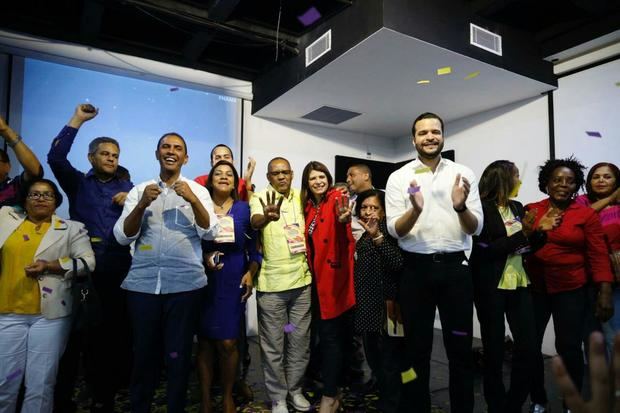 Rafael Paz durate el acto de apoyo de los miembros del Comité Central del PLD.