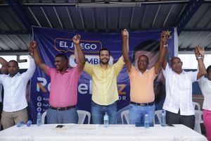 Coordinadores del PLD en Los Girasoles apoyan la precandidatura de Rafael Paz a senador del DN