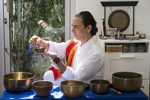 Casa Holos invita a taller de meditación con cuencos tibetanos