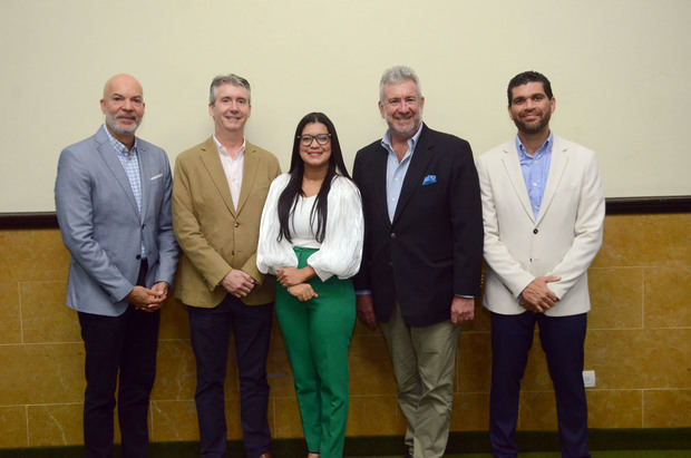 Ramón Tejeda, Ricardo Felip, Stephanie Rosario, Hector Concari, y Radhamés Martínez.