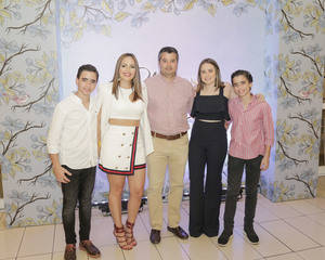 Ramón Camilo, Elisa Pimentel, Ronny Camilo, Amalia Camilo y Ronny Camilo. 