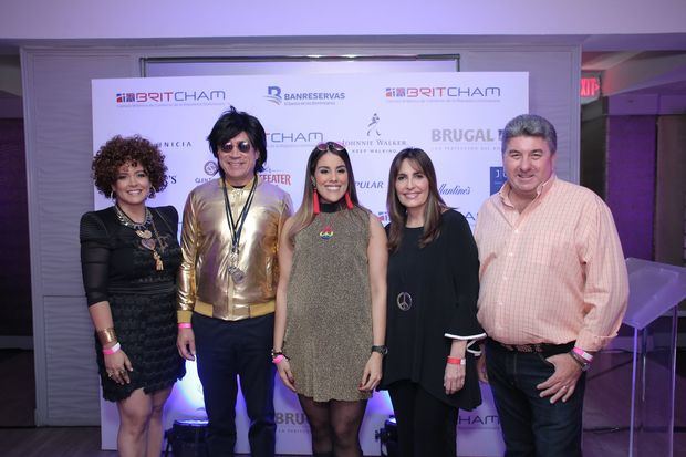 Rebeca Garca, Leonel Melo, Francsca Ortiz, Maradel Pilar Daz y Embajador Chris Campbell.