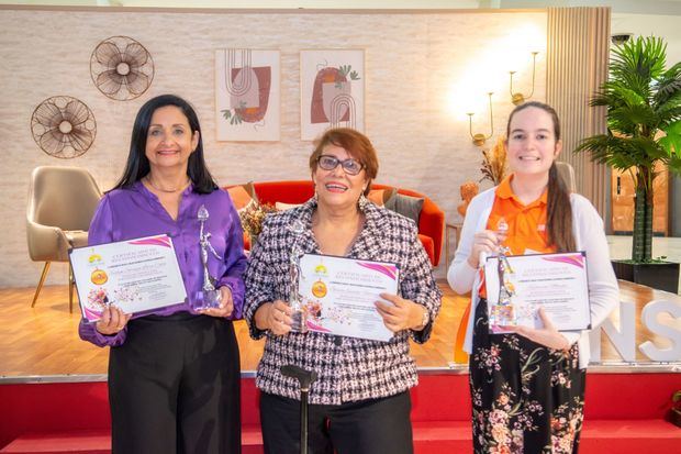 Soraya Lara, Gisela Eusebio y Katherine Motyka.